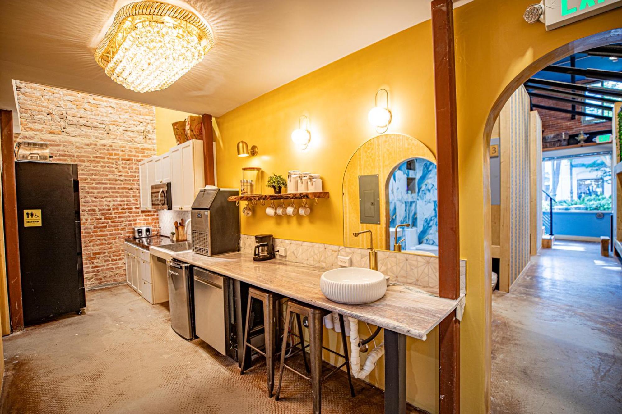 Social Stays - Santa Barbara'S First Hostel On State Street Exteriér fotografie